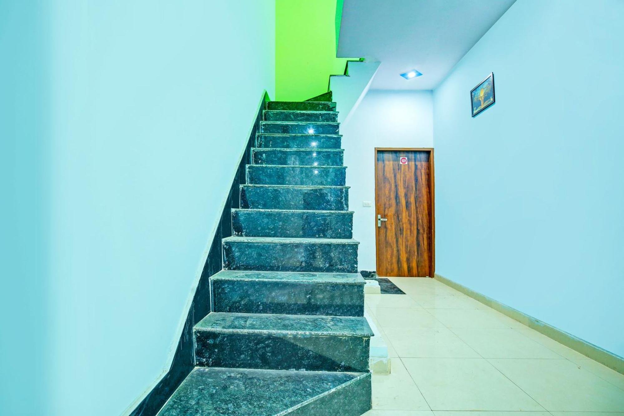 Super Hotel O Sirsa Hotel & Guest House Exterior photo